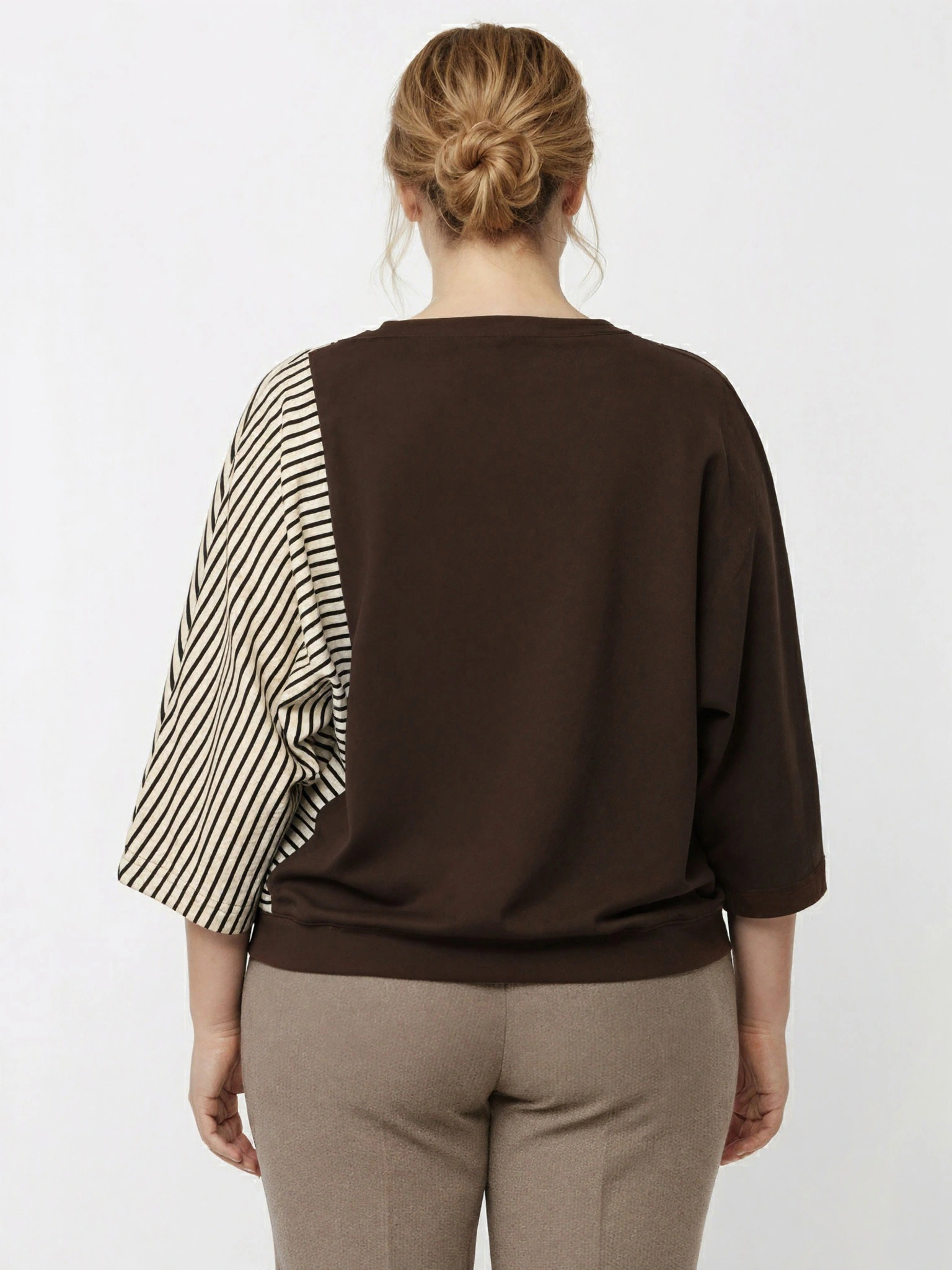 Джемпер темно-коричневого цвета в полоску с рукавами 3/4 